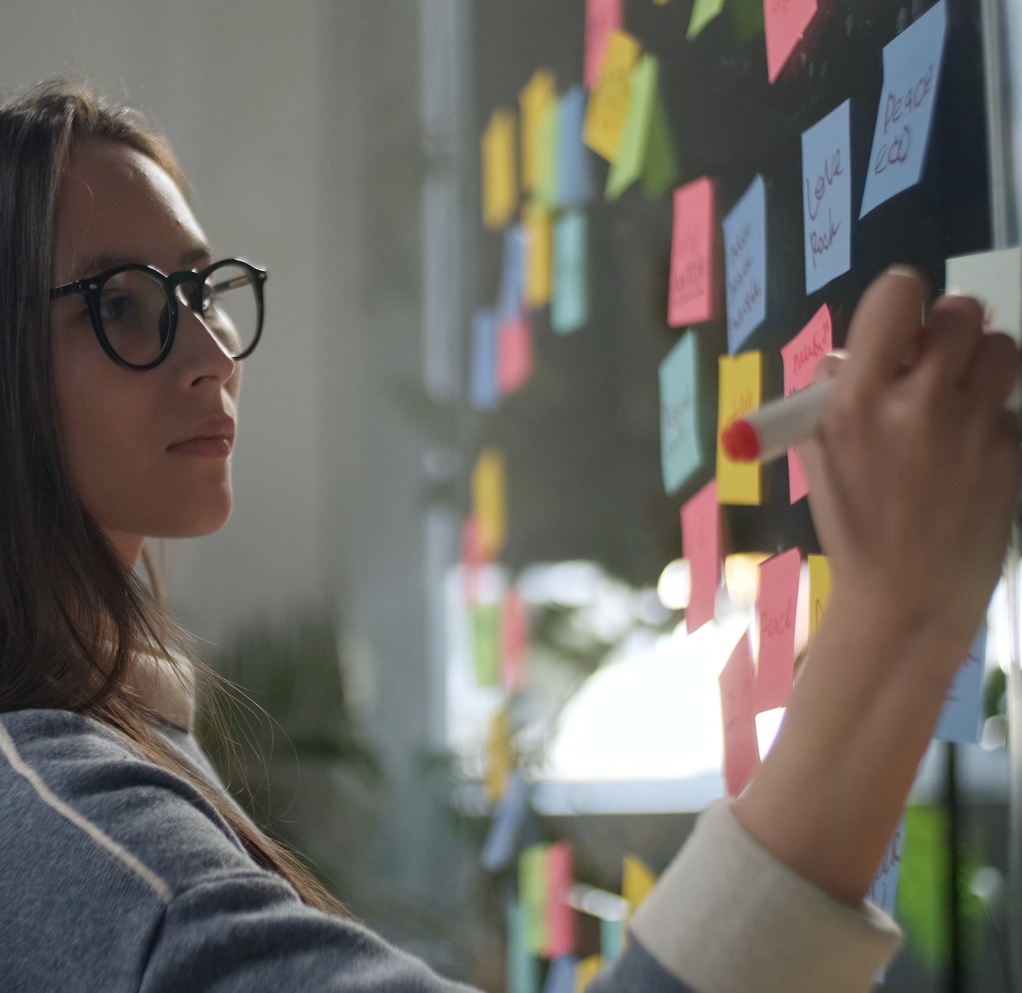 Content Creation: AI for Beautypreneurs by Leann La